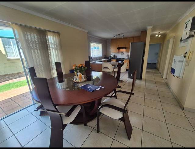 3 BEDROOM TOWNHOUSE FOR SALE IN ELANDSPARK